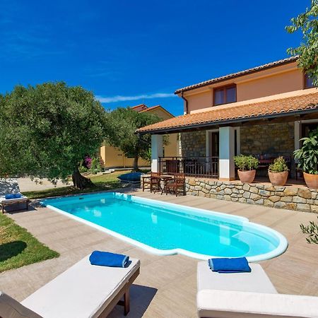 3 Bedroom Cozy Home In Palit Exterior foto