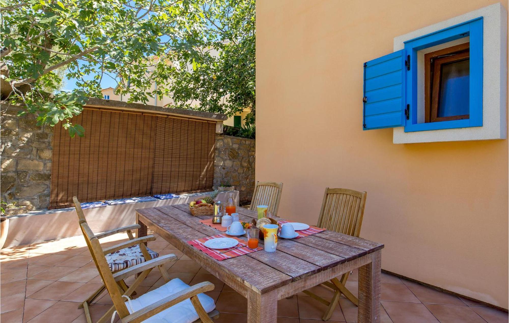3 Bedroom Cozy Home In Palit Exterior foto