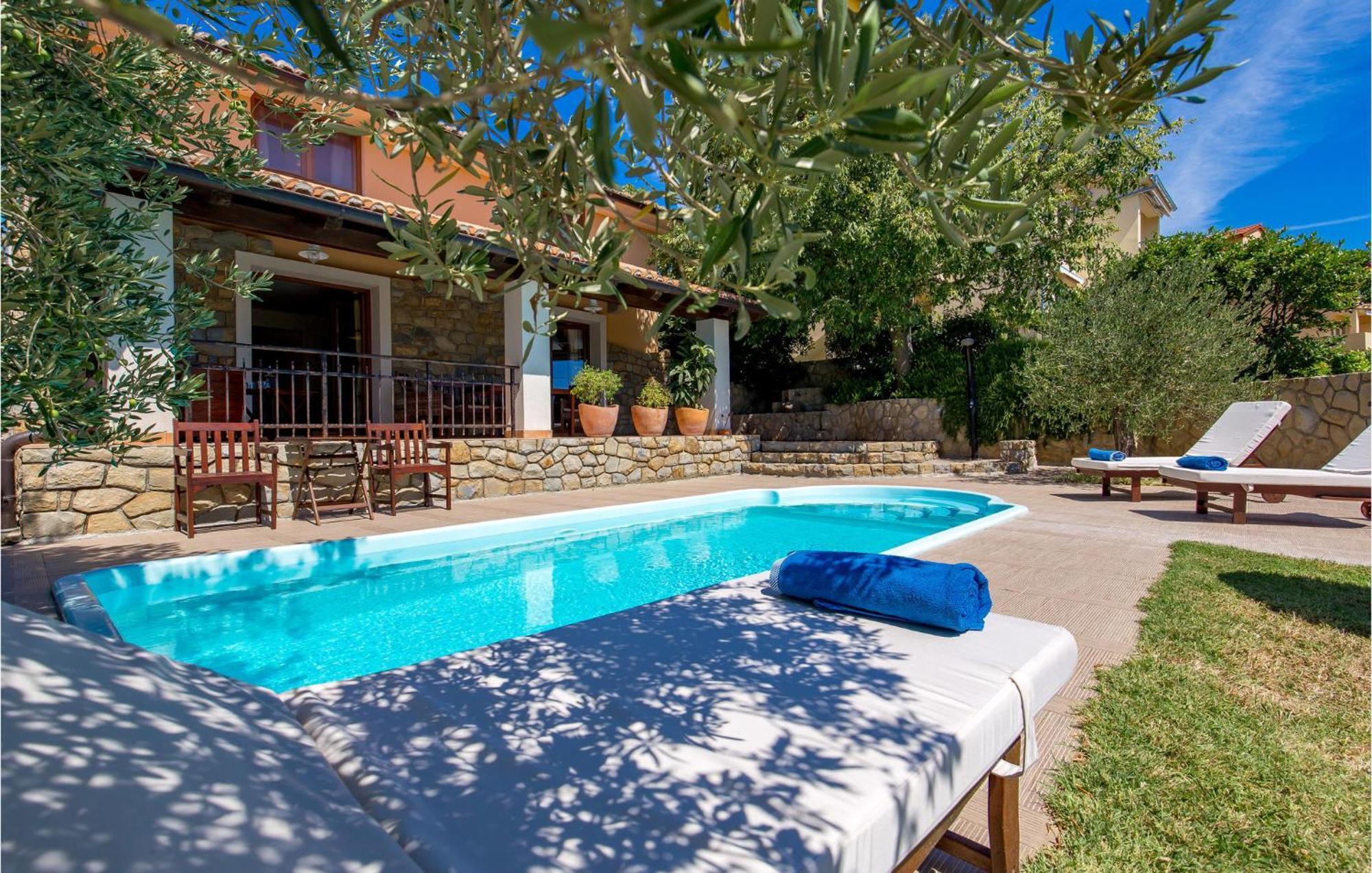 3 Bedroom Cozy Home In Palit Exterior foto
