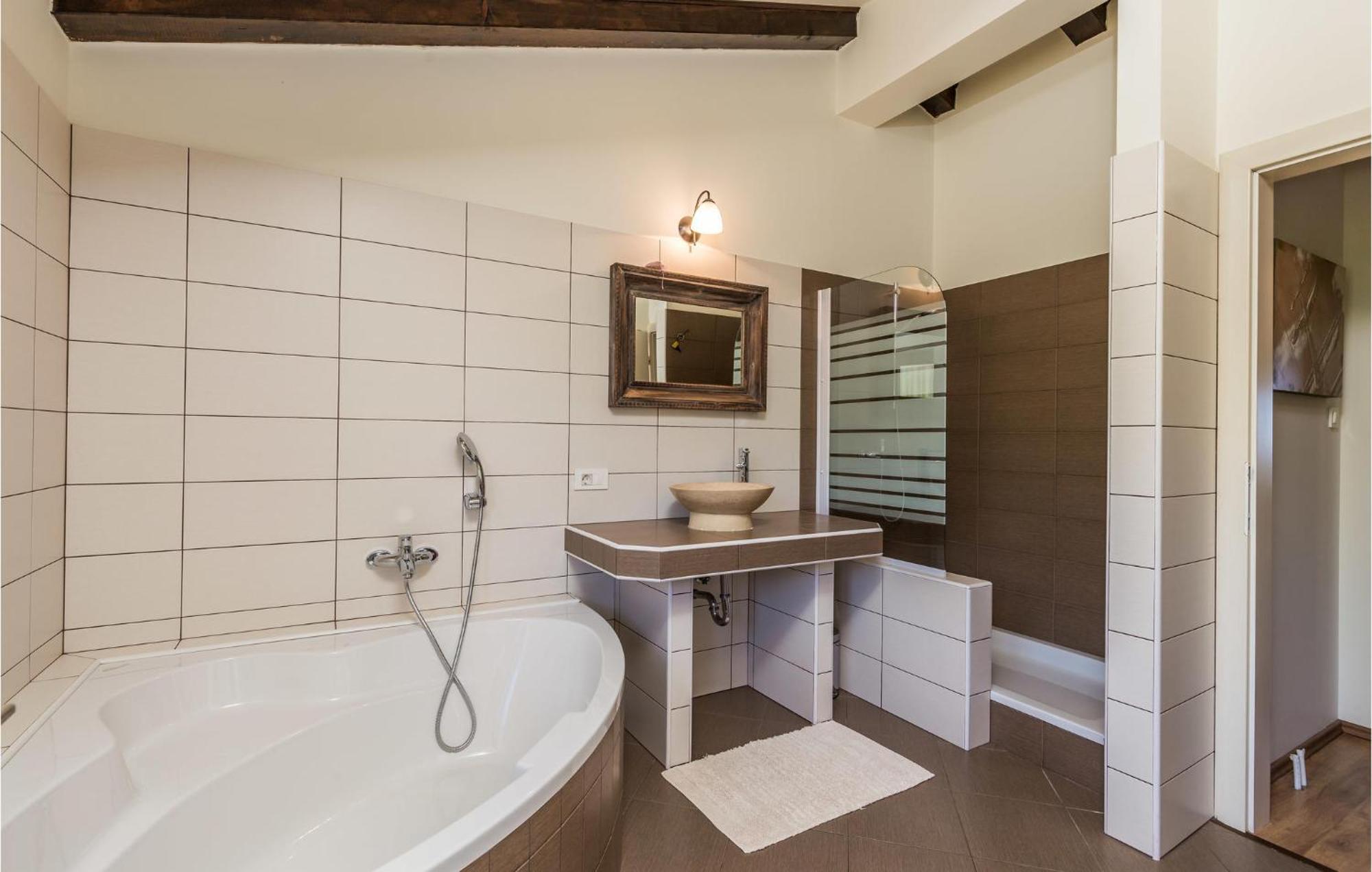 3 Bedroom Cozy Home In Palit Exterior foto