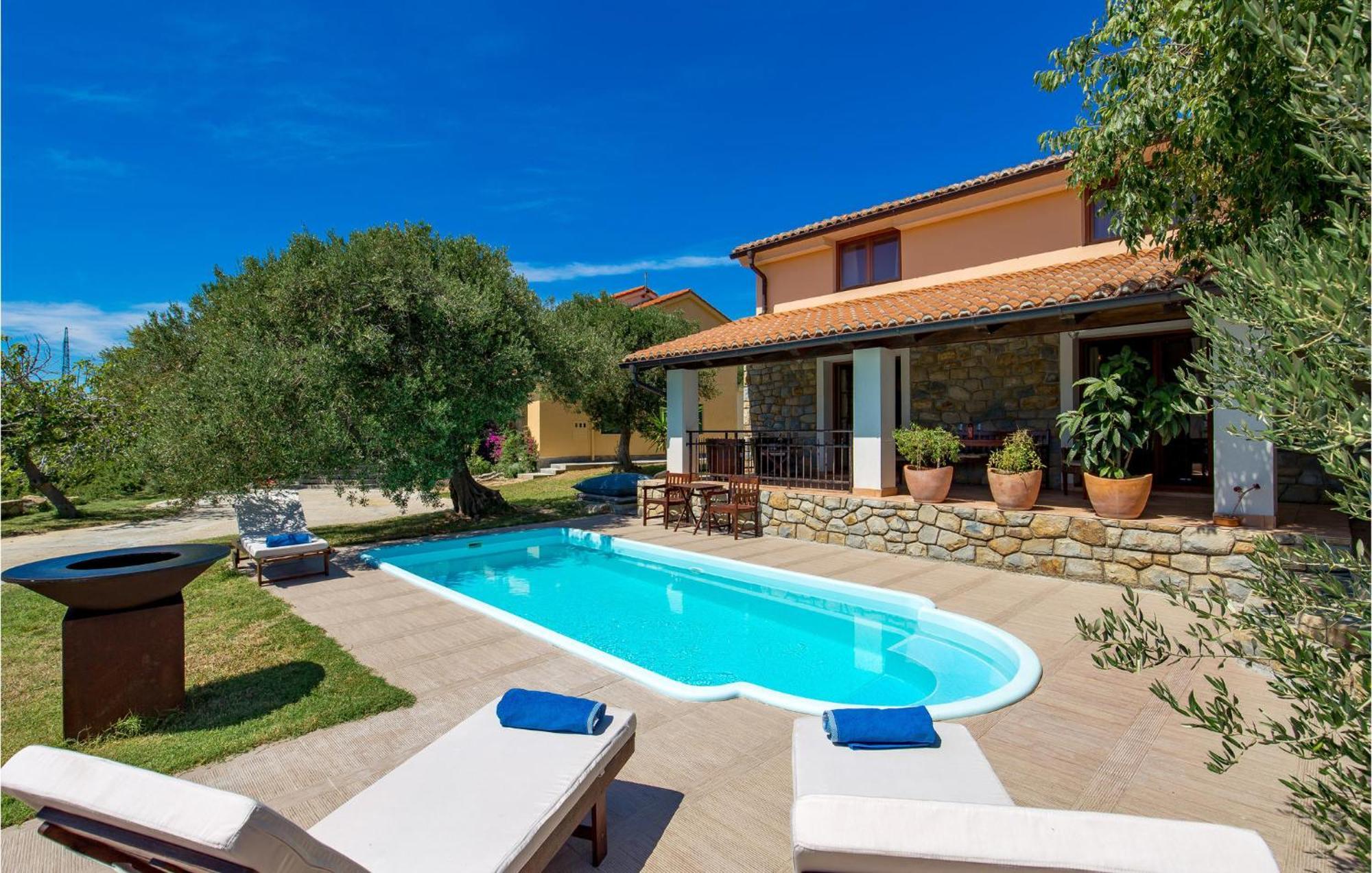 3 Bedroom Cozy Home In Palit Exterior foto
